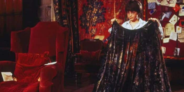 Dumbledore le dio a Harry Potter la capa de invisibilidad porque pertenecio a James