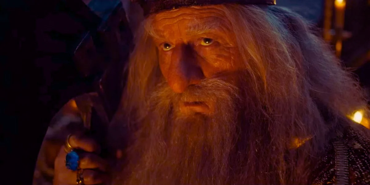 Peter Mullan como Vesemir